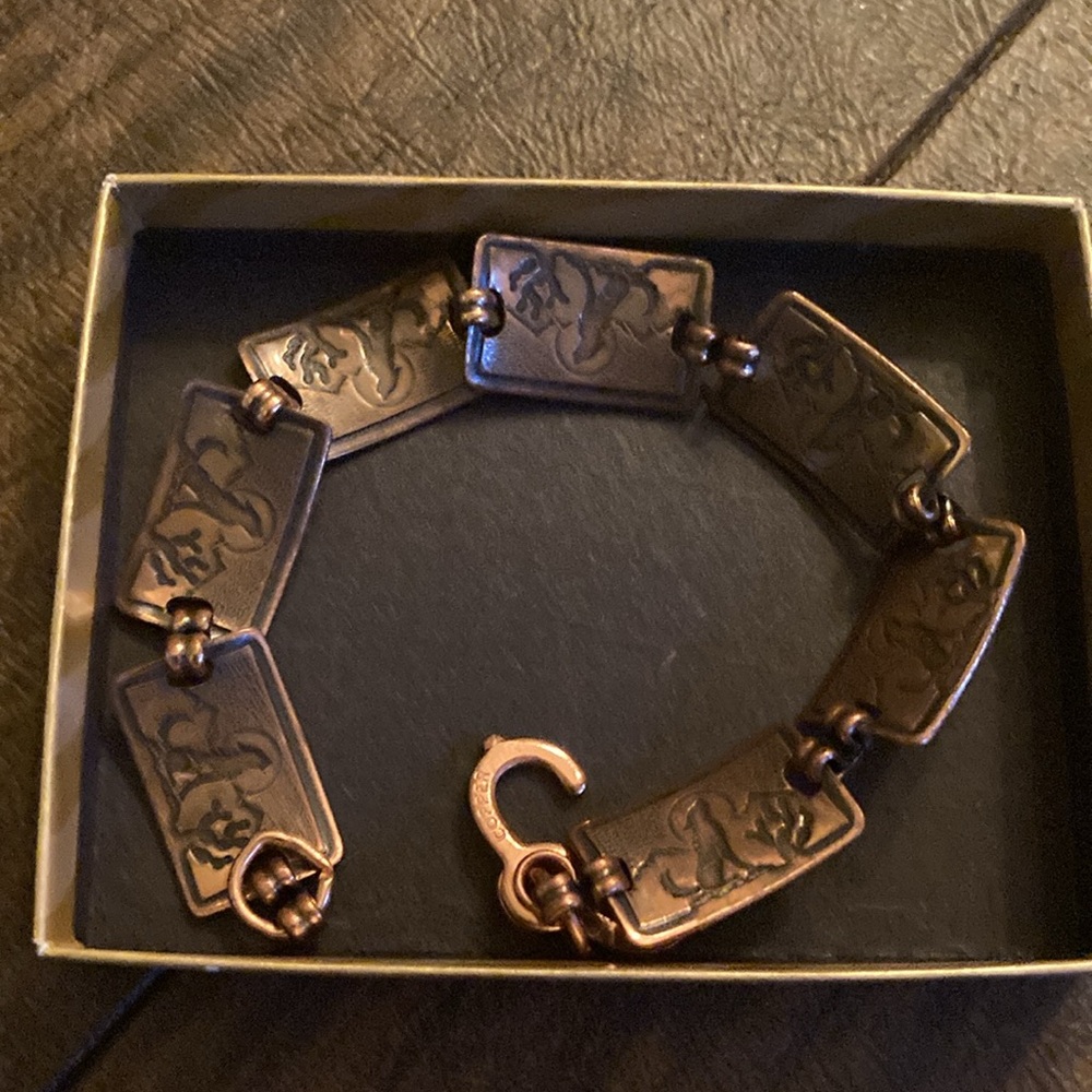 Copper bracket with howling wolf
